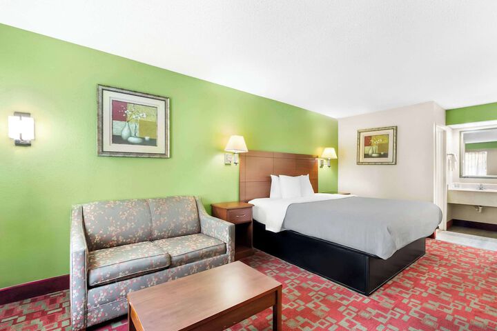 1 King Bed (6 of 9)