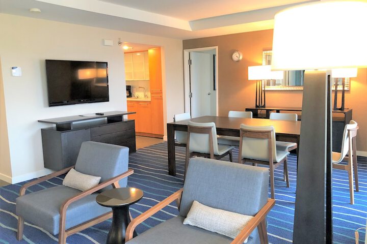 Room 93 of 213