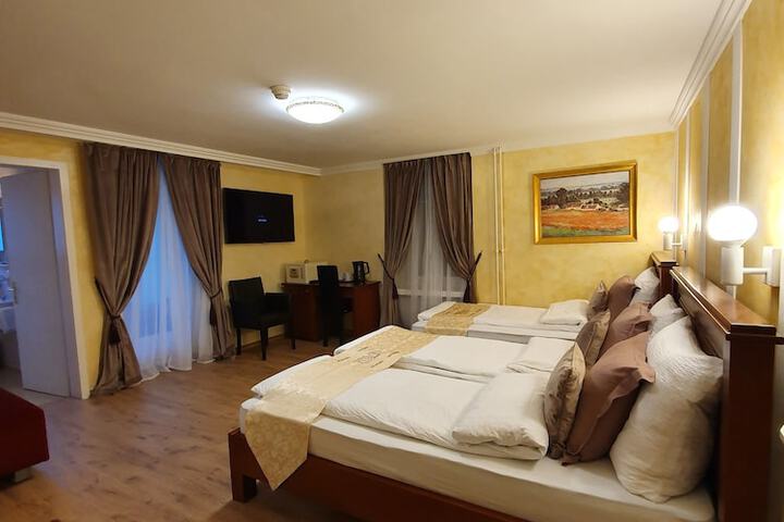 Room 42 of 266