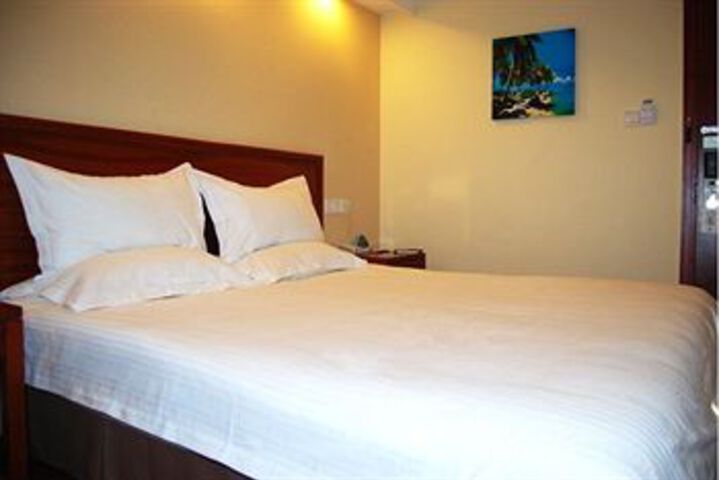 Room 5 of 8