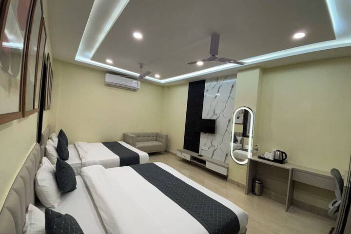 Room 5 of 20