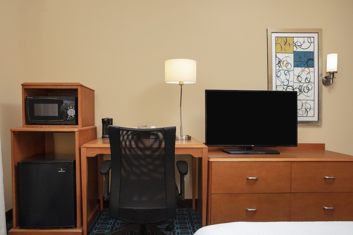 1 King Bed (9 of 17)
