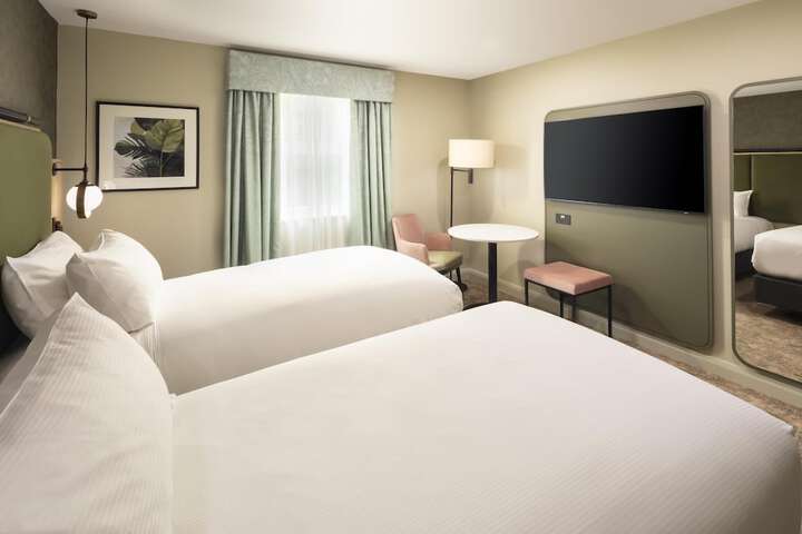 Room 45 of 179