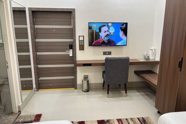 Room 2 of 221