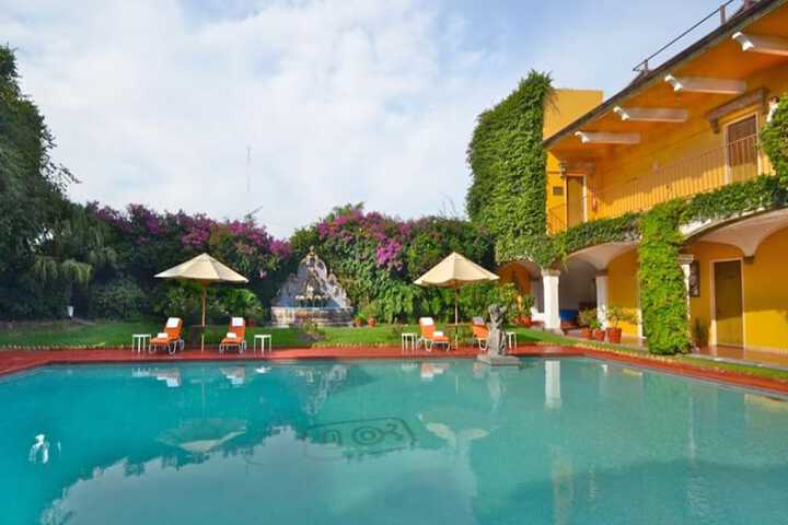 Hotel Pool