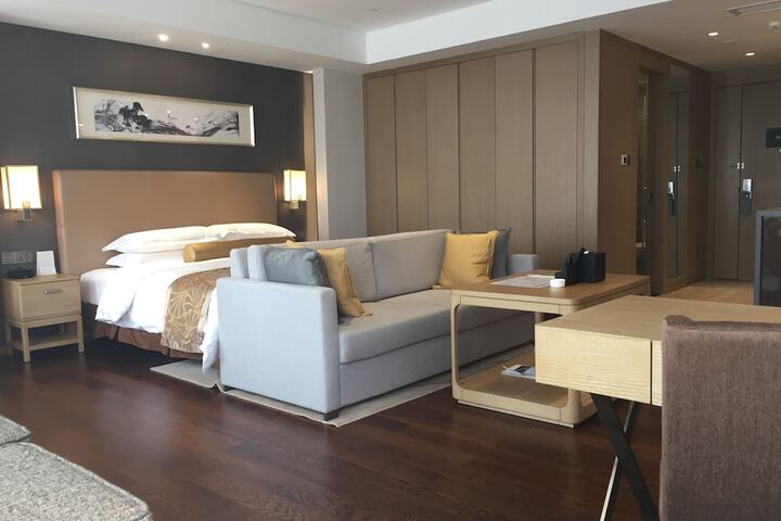 Room 13 of 84