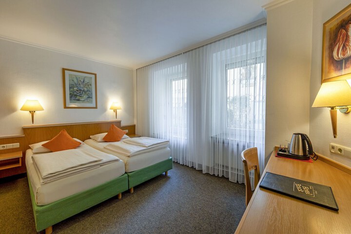Room 10 of 38