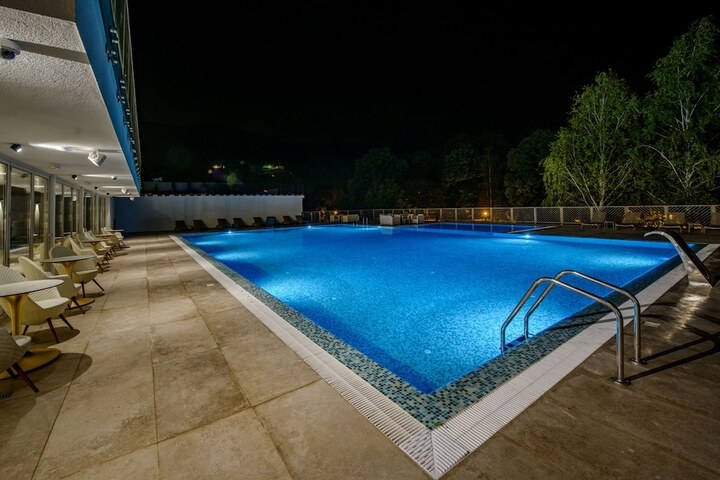 Pool 81 of 102