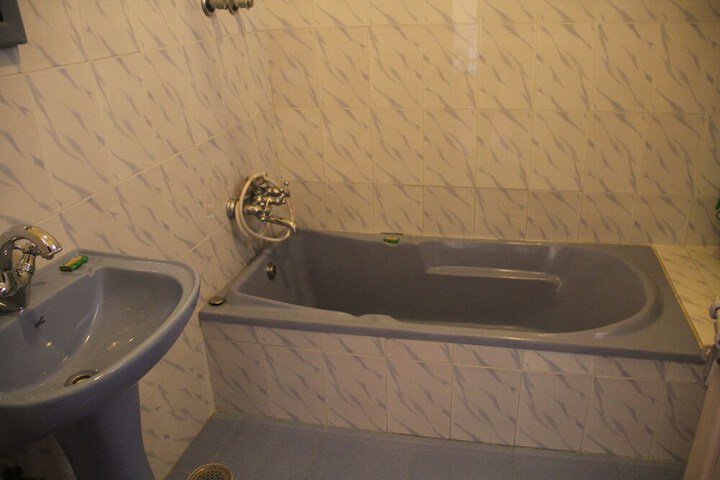 Room 4 of 13