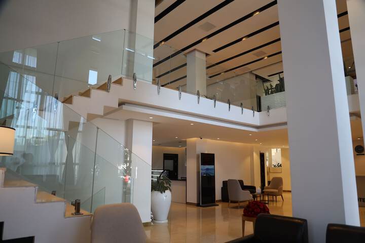 Ballroom/Hall 29 of 56
