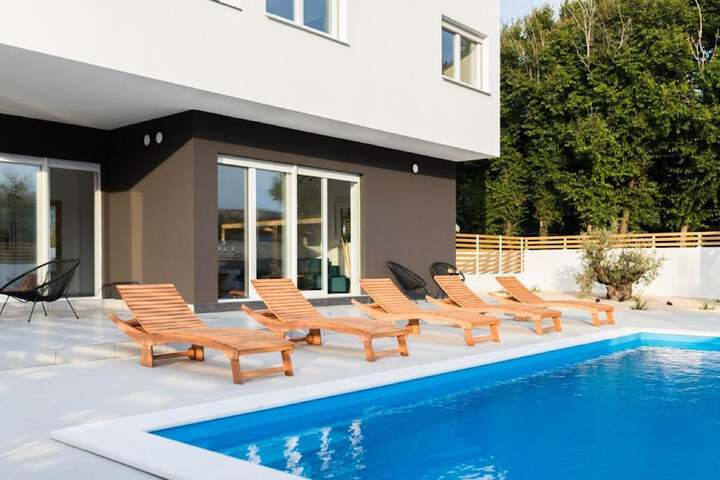 Pool 58 of 70