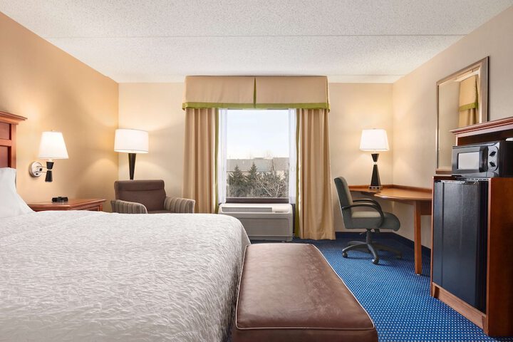 1 King Bed (5 of 12)