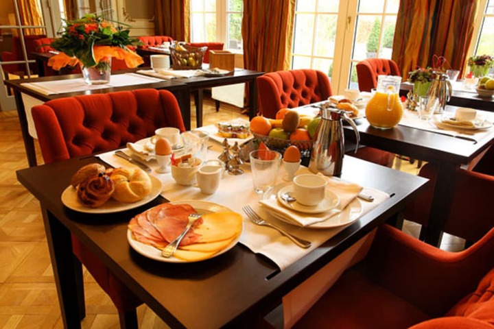 Breakfast/Coffee Service 34 of 48