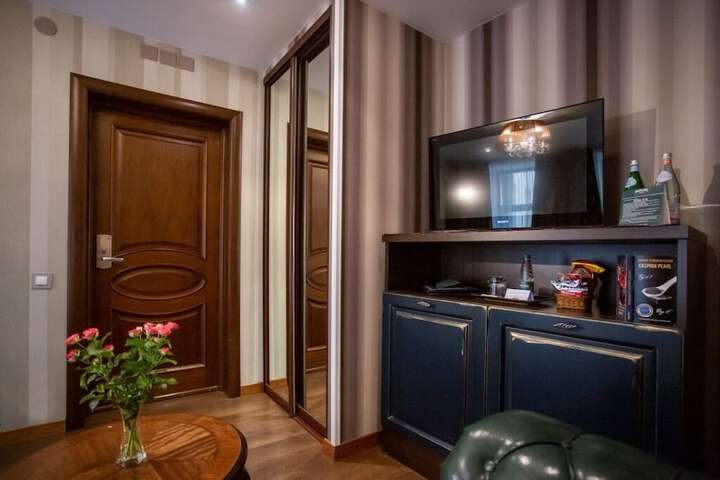 Room 16 of 52