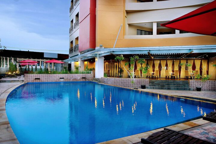 Pools & Facilities