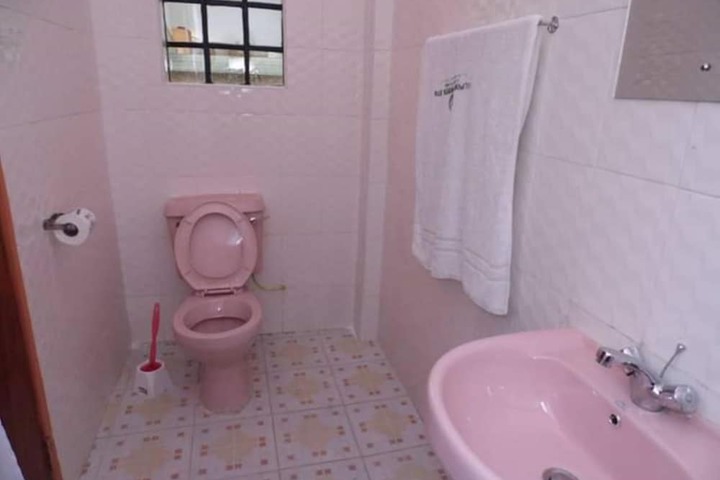 Room 10 of 12