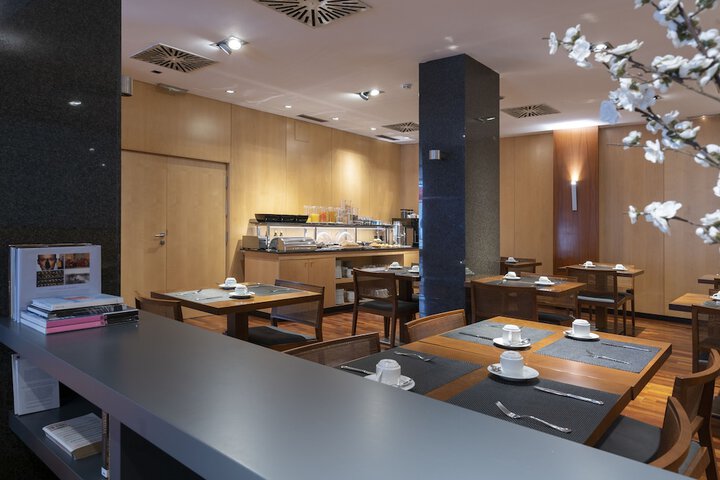 Dining 34 of 45