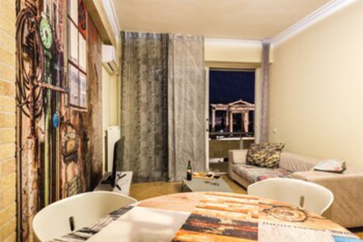 Room 6 of 32