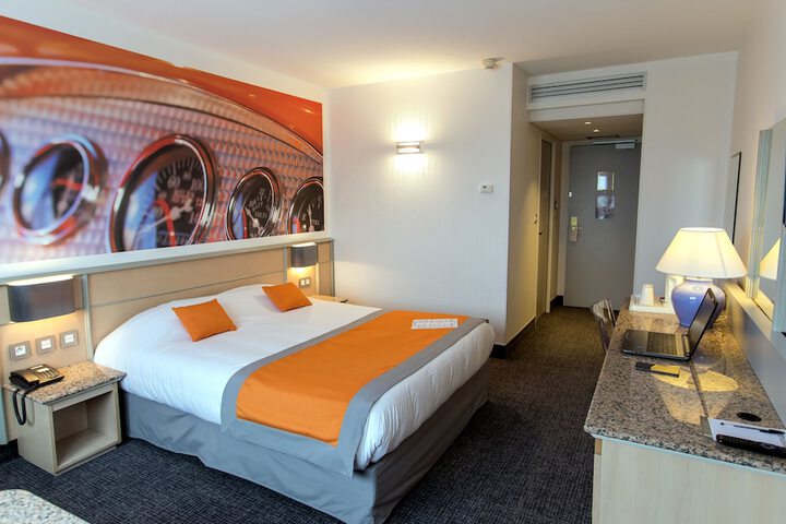 Room 13 of 81