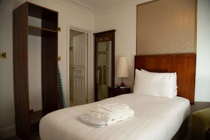 Room 2 of 19