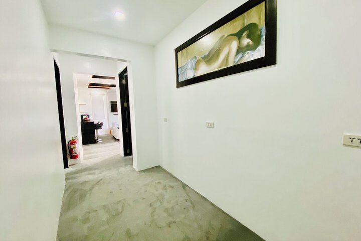 Room 34 of 403