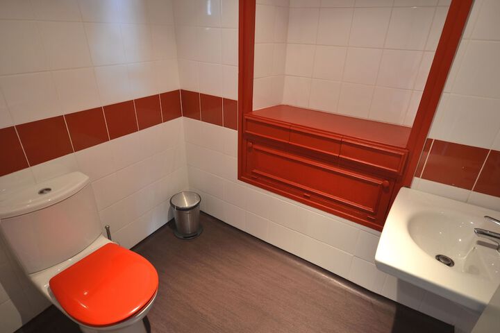 Room 15 of 38