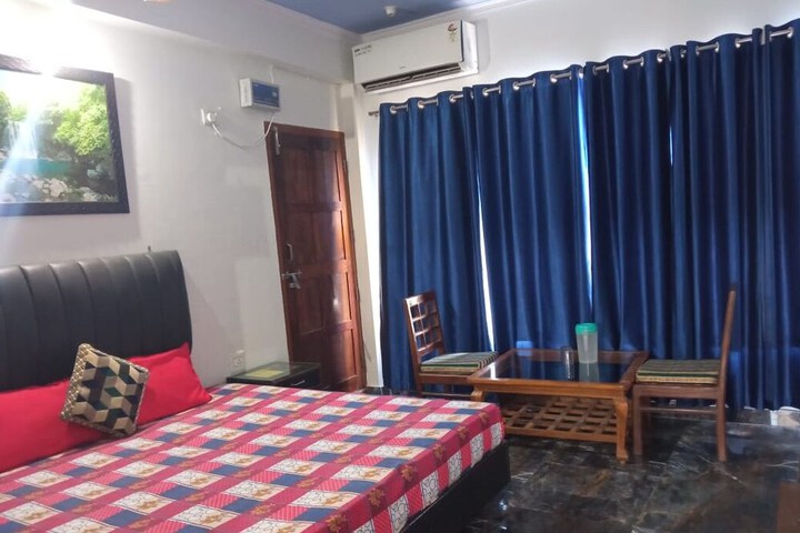 Room 9 of 26