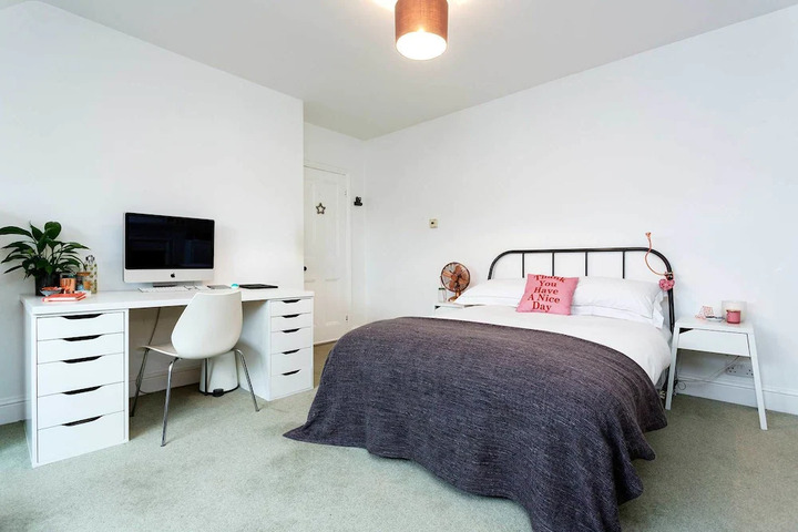 Room 5 of 6