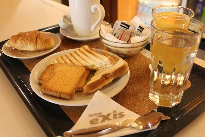 Breakfast/Coffee Service 116 of 141