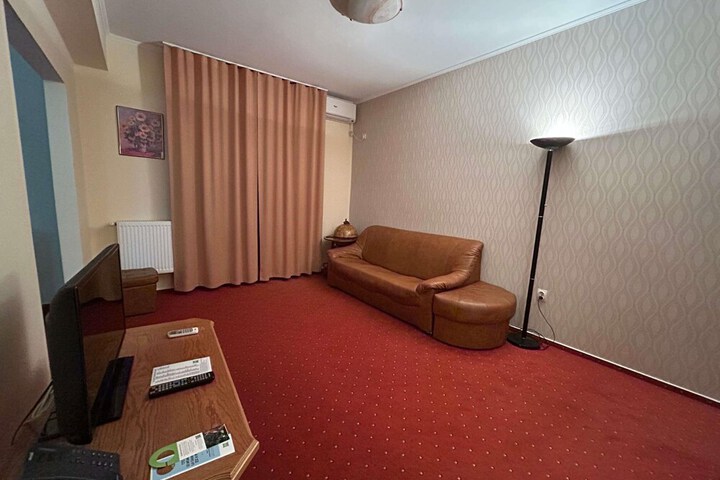 Room 24 of 151