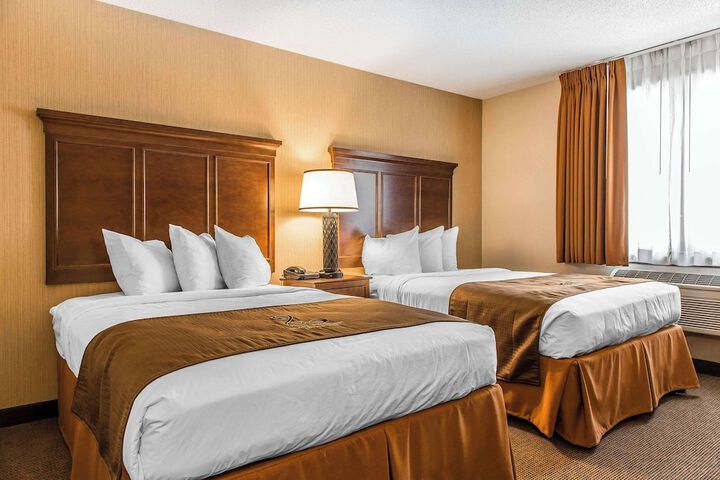 Guest Room Standard 2 Double Beds (5 of 6)