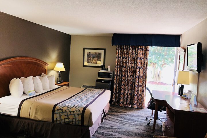 1 King Bed (1 of 6)