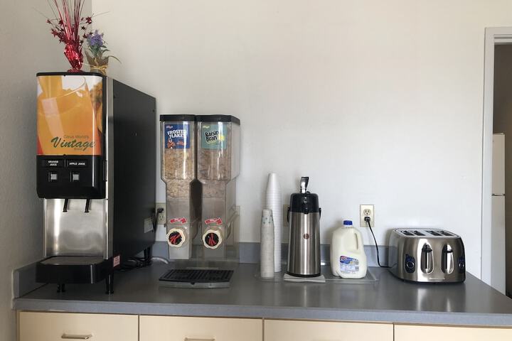 Breakfast area
