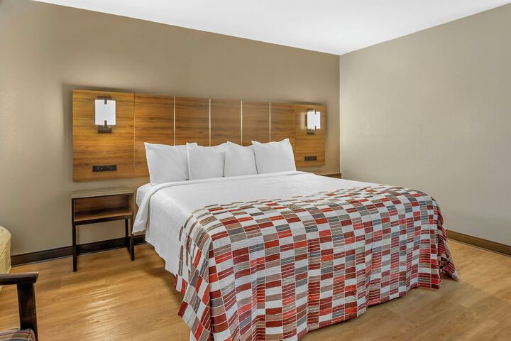 Room 10 of 33
