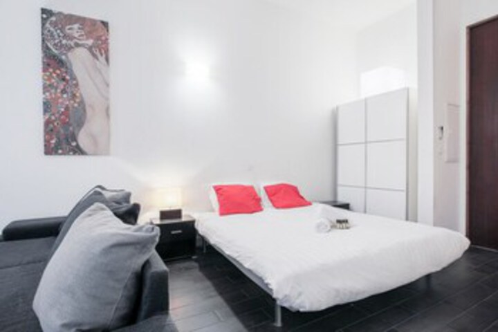 Room 6 of 11