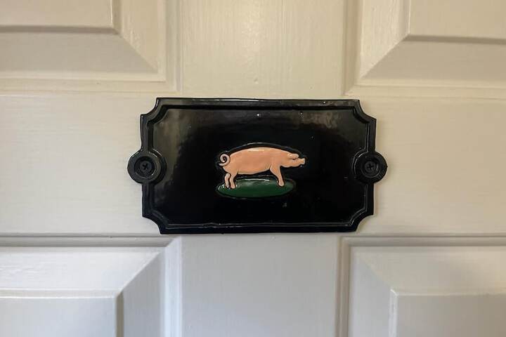 Room 6 of 27