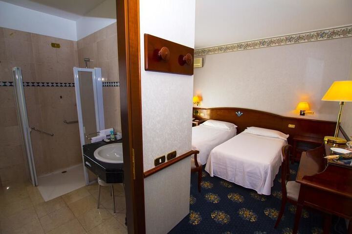 Room 30 of 53