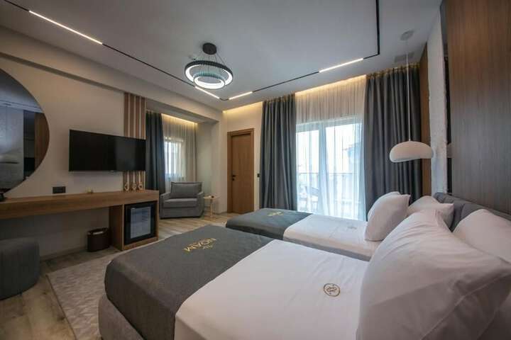 Room 12 of 93