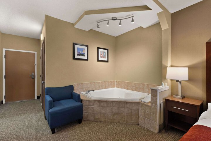 1 King Bed (8 of 15)