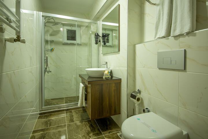 Room 32 of 48