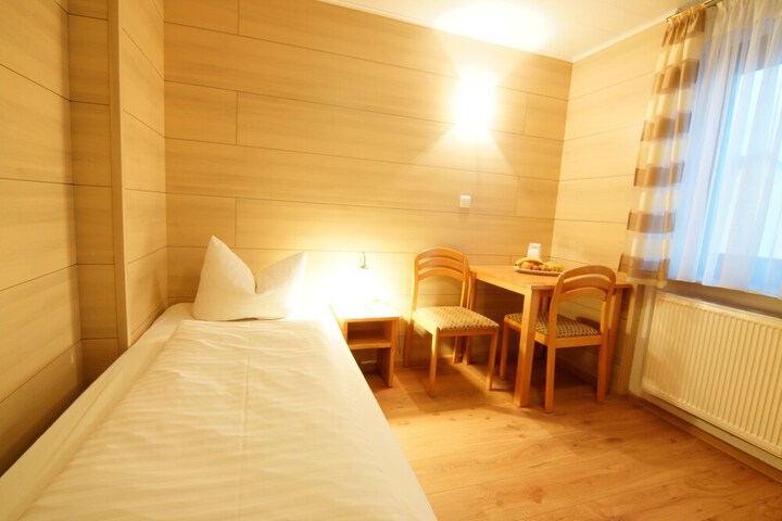 Room 5 of 48