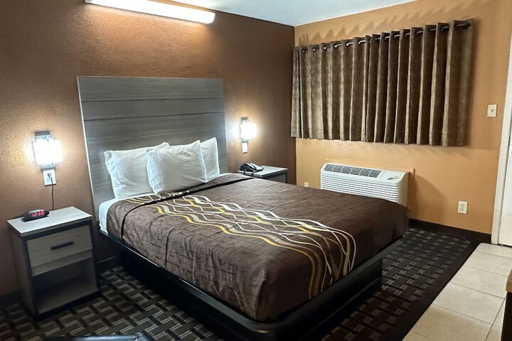 Basic Queen Bed (11 of 35)
