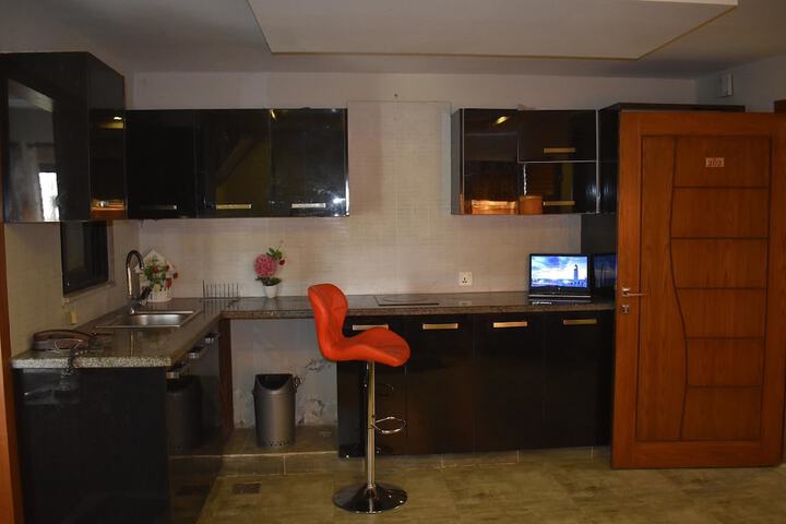Room 9 of 12