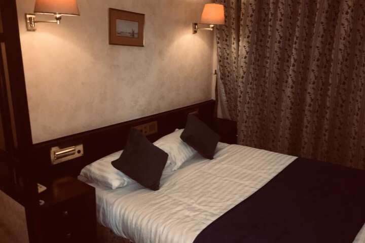 Room 9 of 27