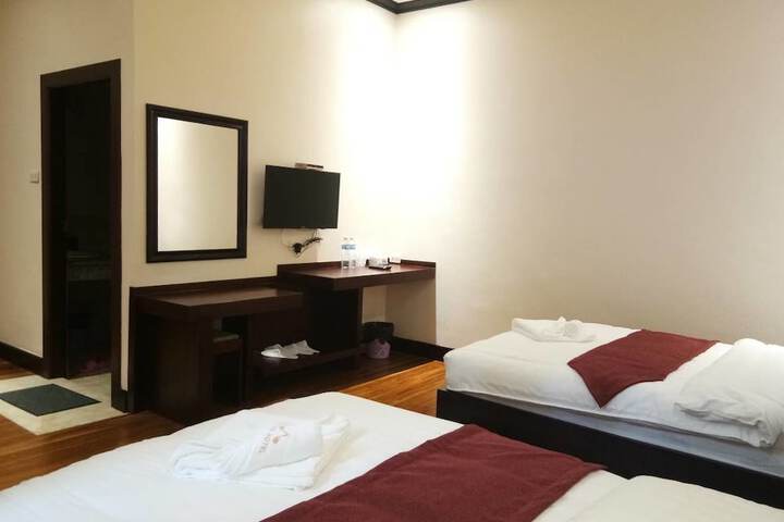 Room 11 of 28