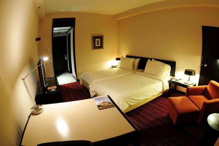 Room 8 of 20