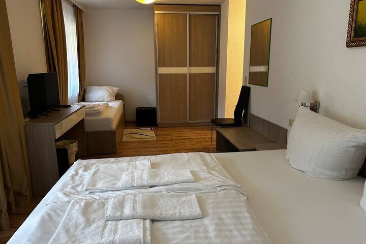 Room 5 of 30