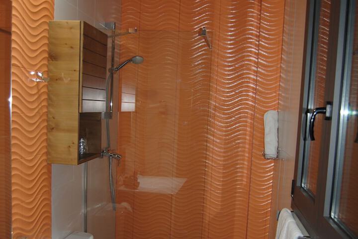 Room 50 of 76