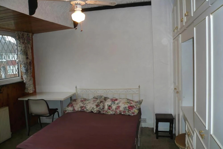 Room 3 of 8