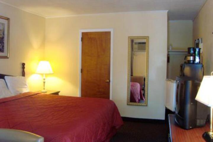 1 King Bed (3 of 5)